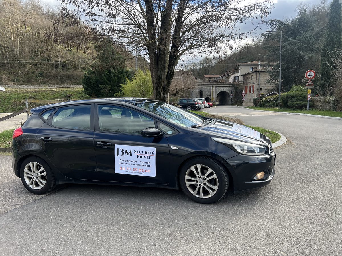 Véhicule de ronde J3M Sécurité Privée — patrouille mobile à Châteauneuf, Vallée du Gier